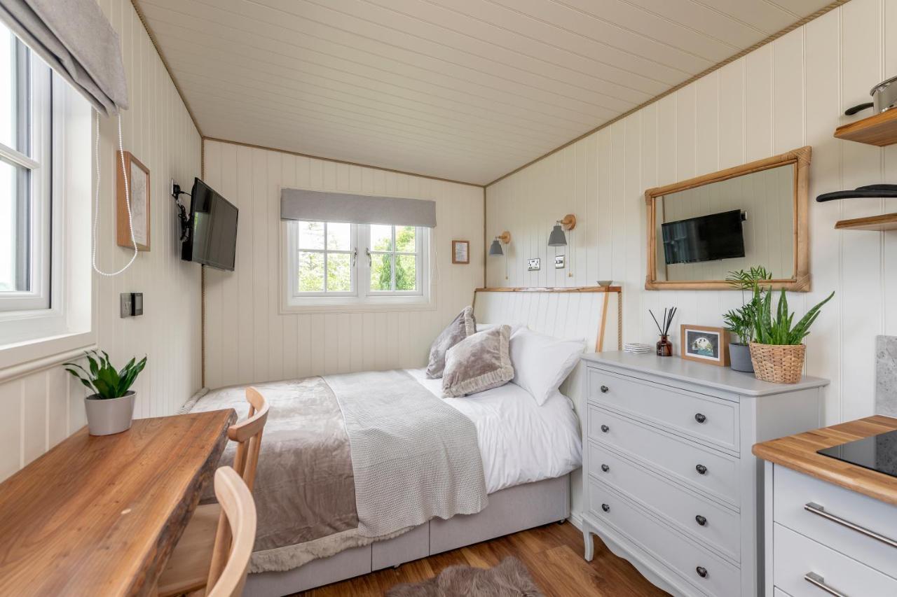 Secluded Lodge With Spectacular Views And Hot Tub! 바스 외부 사진
