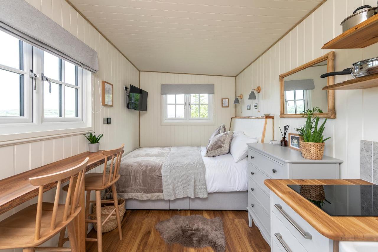 Secluded Lodge With Spectacular Views And Hot Tub! 바스 외부 사진