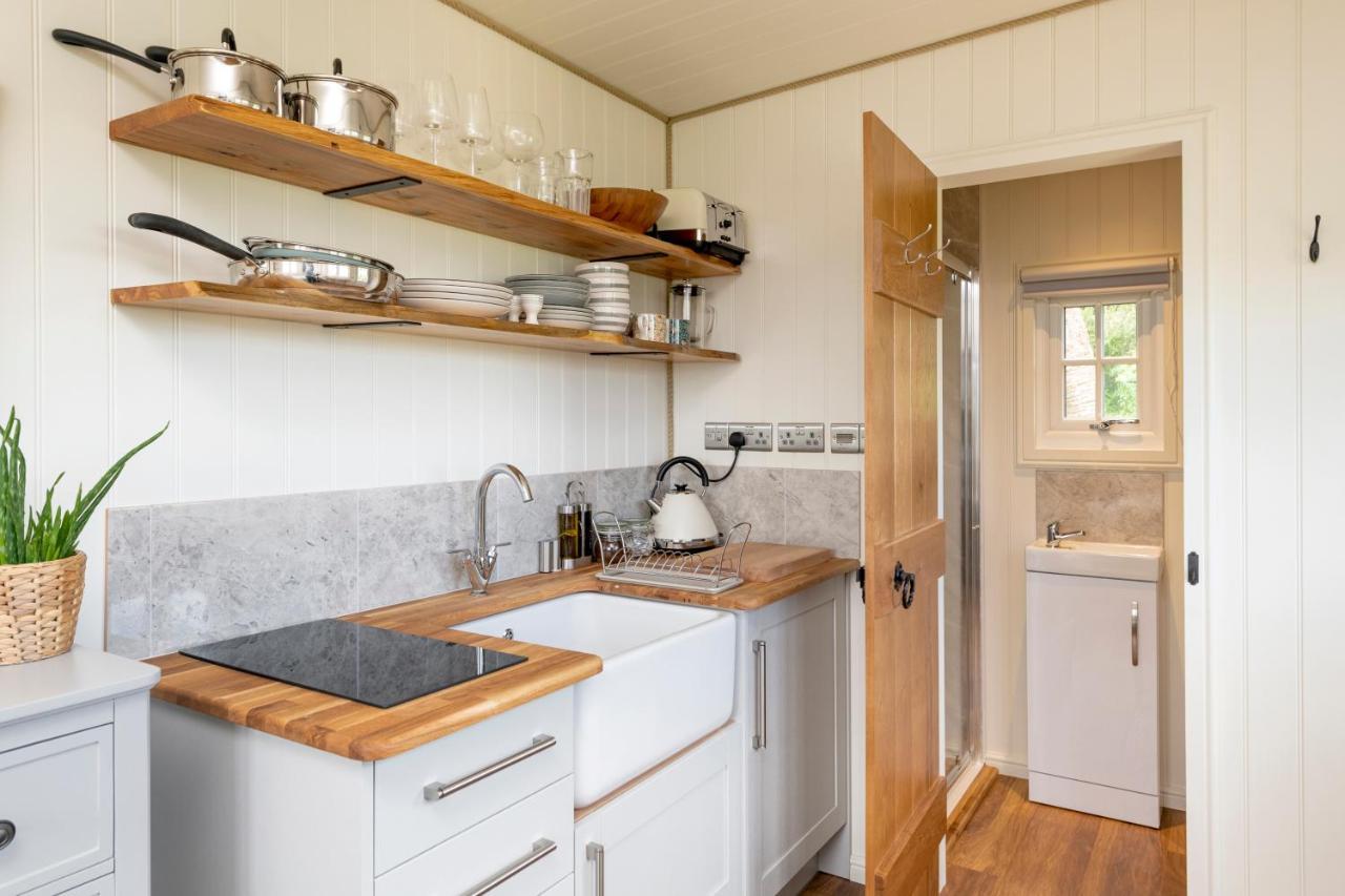 Secluded Lodge With Spectacular Views And Hot Tub! 바스 외부 사진